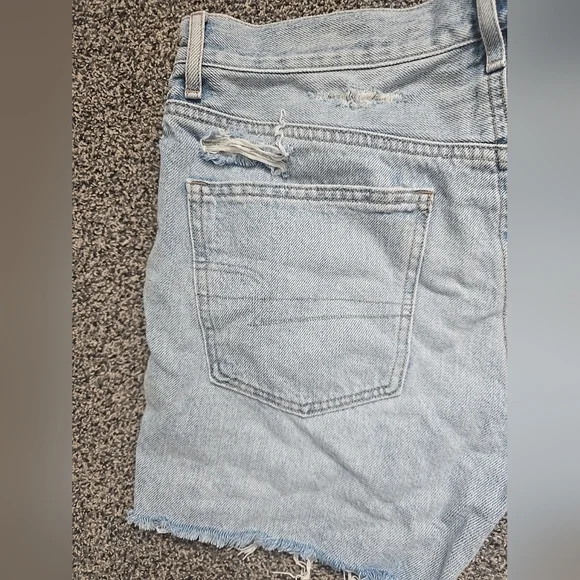 American Eagle 90s Boyfriend Shorts Light Blue Denim Distressed  Size 6 - Picture 5 of 13